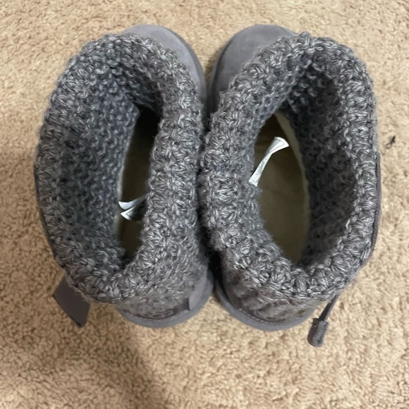 Grey Ugg Boots size 6 in women's - Picture 5 of 6